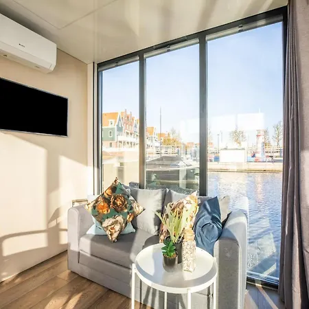 Beautiful Houseboat With Shared Pool, Cleaning Included Botel *