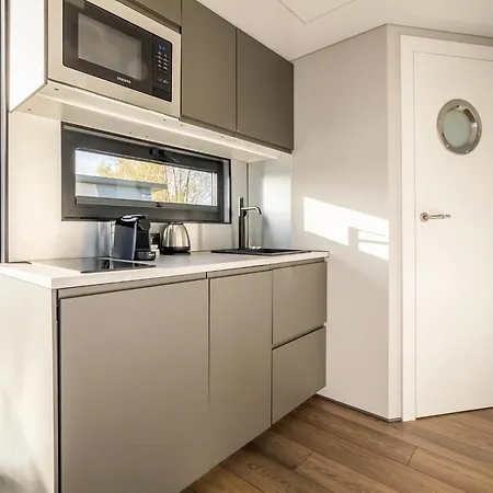 Botel Beautiful Houseboat With Shared Pool, Cleaning Included *
