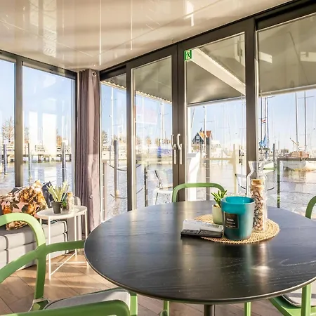 Beautiful Houseboat With Shared Pool, Cleaning Included Botel Volendam