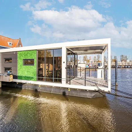 Botel Beautiful Houseboat With Shared Pool, Cleaning Included Volendam