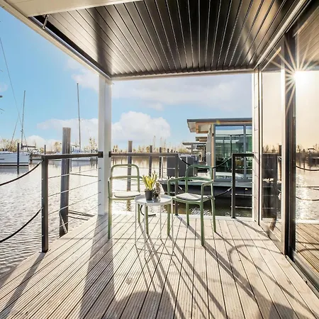Botel Beautiful Houseboat With Shared Pool, Cleaning Included