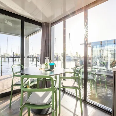 Beautiful Houseboat With Shared Pool, Cleaning Included Botel *