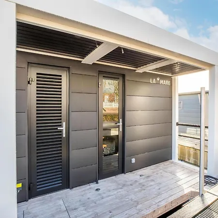 Beautiful Houseboat With Shared Pool, Cleaning Included