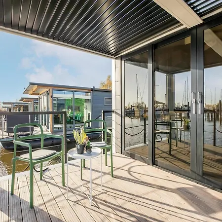 Beautiful Houseboat With Shared Pool, Cleaning Included Botel *