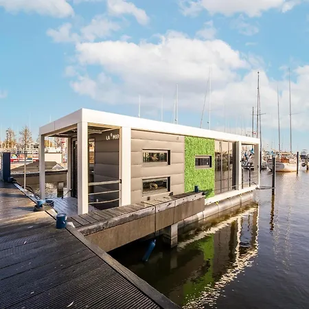 Beautiful Houseboat With Shared Pool, Cleaning Included *